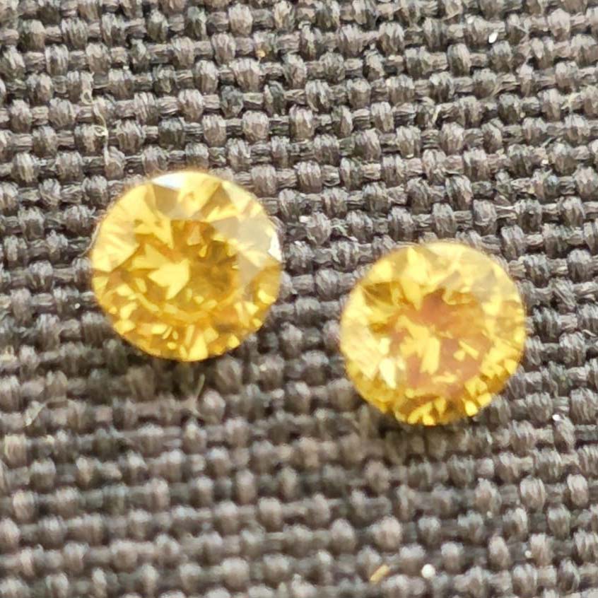 Matching pair, 0.20 + 0.19 carat fancy vivid green yellow